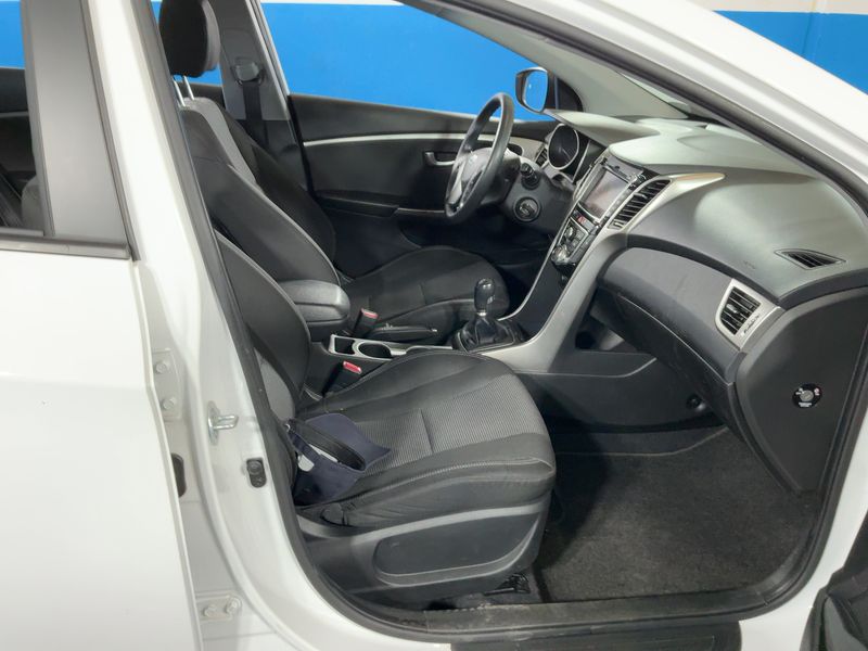 Hyundai i30 1.4 Trend blue — zdjęcie 11