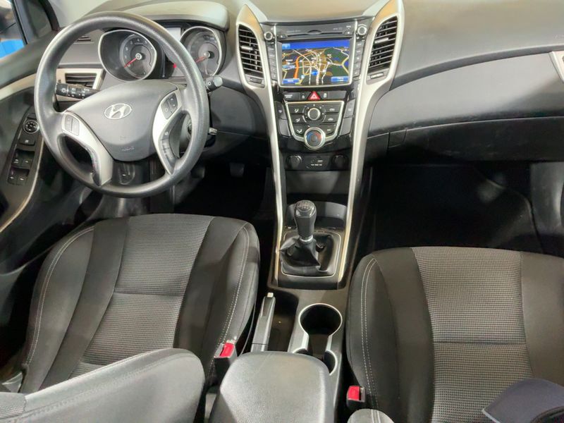 Hyundai i30 1.4 Trend blue — zdjęcie 12