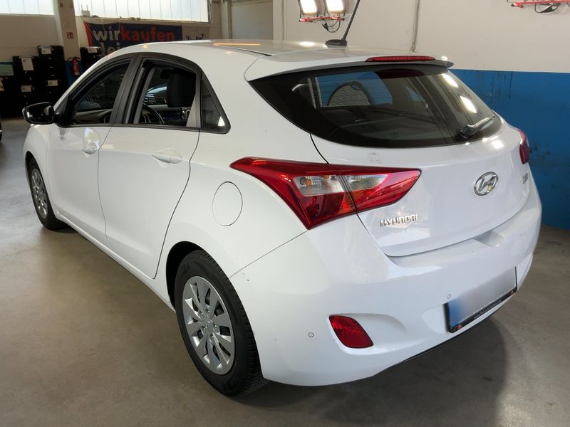 Hyundai i30 1.4 Trend blue — zdjęcie 3