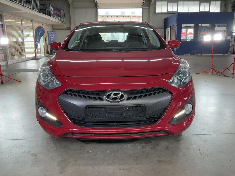 Hyundai i30 1.4 Entry Edition — zdjęcie 9