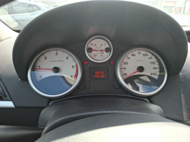 Peugeot 207 1.4 HDi Active — zdjęcie 12