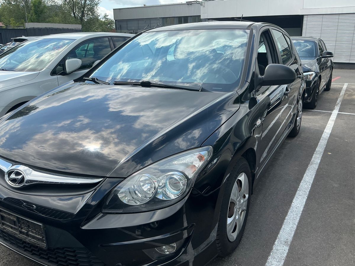 Hyundai i30 2011 — photo 1