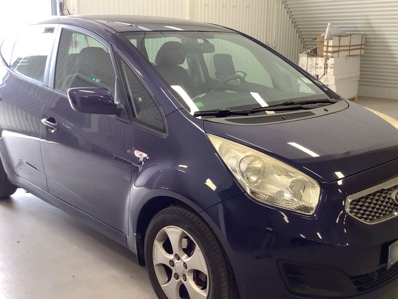Kia Venga 1.6 Black Collection — zdjęcie 8