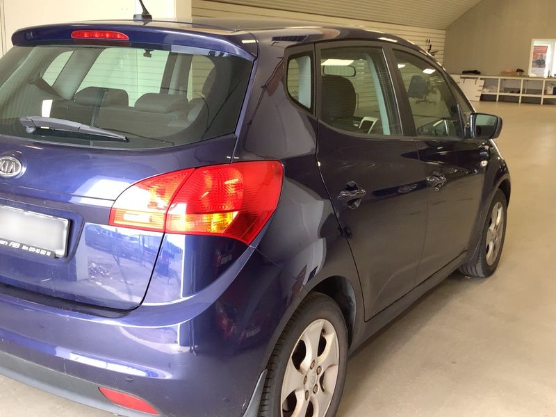 Kia Venga 1.6 Black Collection — zdjęcie 6