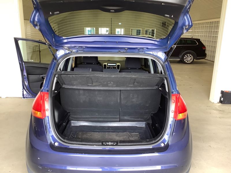 Kia Venga 1.6 Black Collection — zdjęcie 10