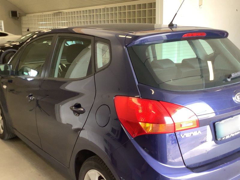 Kia Venga 1.6 Black Collection — zdjęcie 3