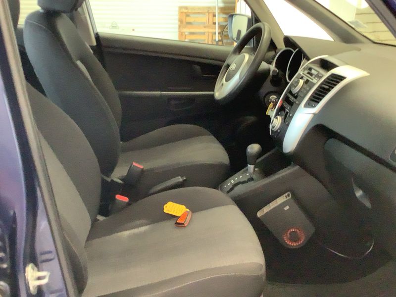 Kia Venga 1.6 Black Collection — zdjęcie 11