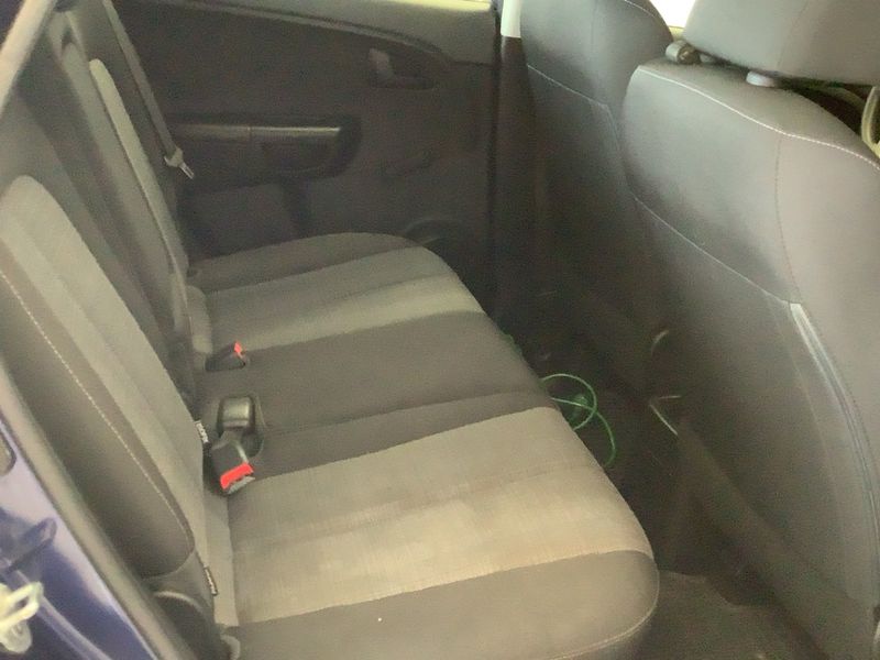 Kia Venga 1.6 Black Collection — zdjęcie 14
