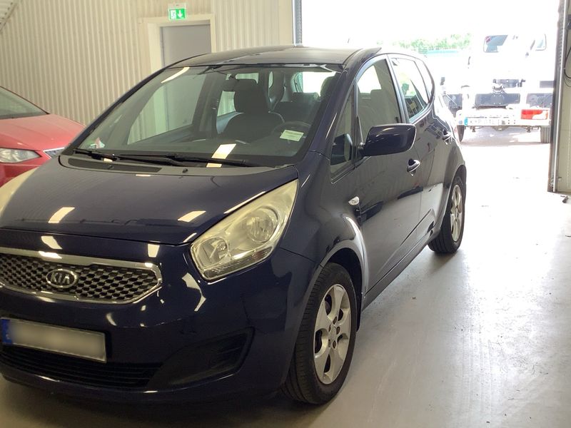 Kia Venga 1.6 Black Collection — zdjęcie 2