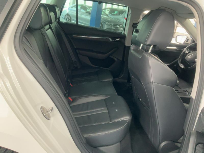 Skoda Octavia 2.0 TDI First Edition — zdjęcie 14