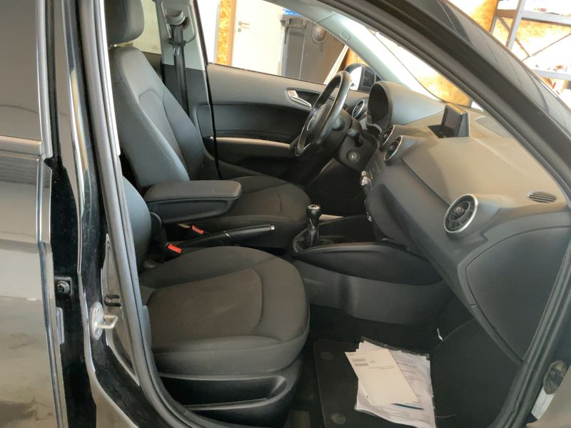Audi A1 Sportback 1.0 TFSI — zdjęcie 11