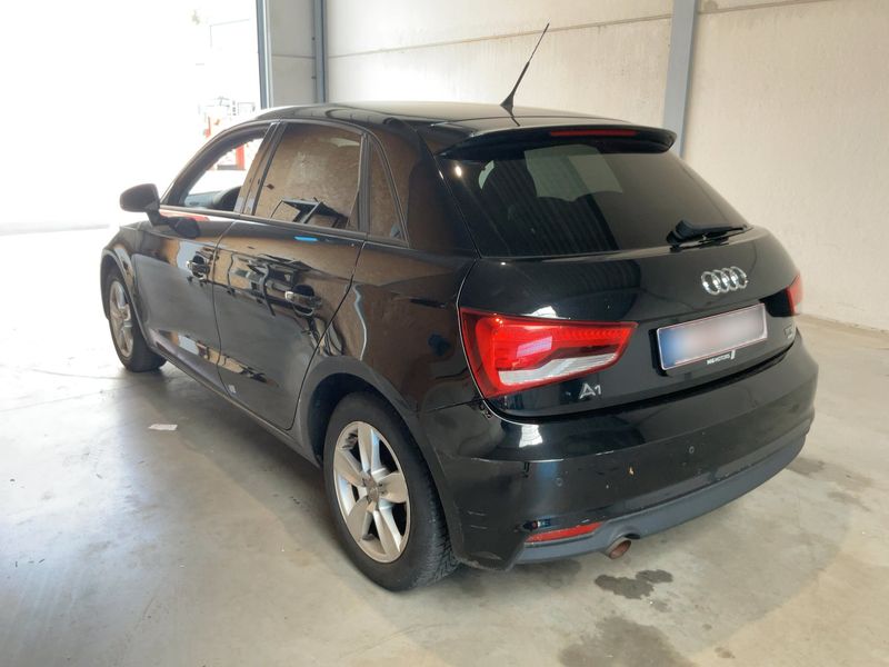 Audi A1 Sportback 1.0 TFSI — zdjęcie 3