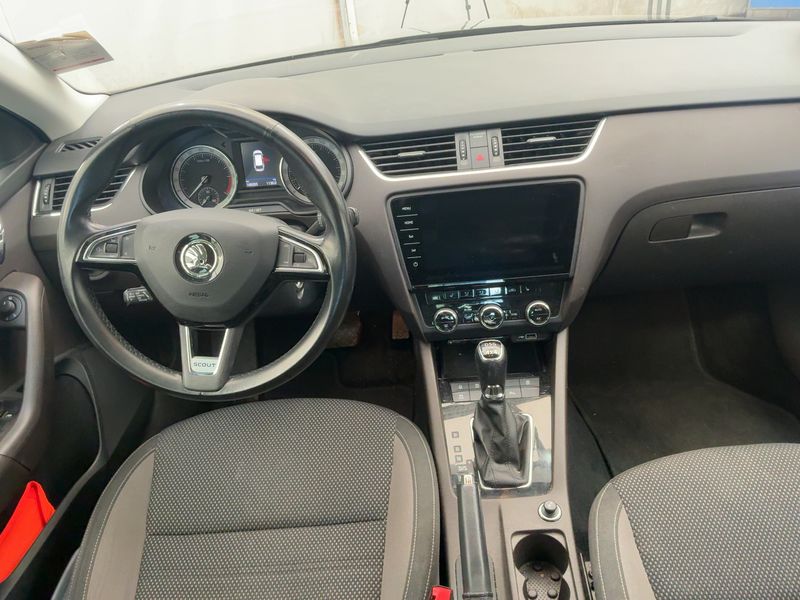 Skoda Octavia 2.0 TDI Scout 4x4 — zdjęcie 12