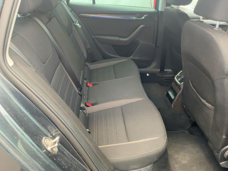 Skoda Octavia 2.0 TDI Scout 4x4 — zdjęcie 14