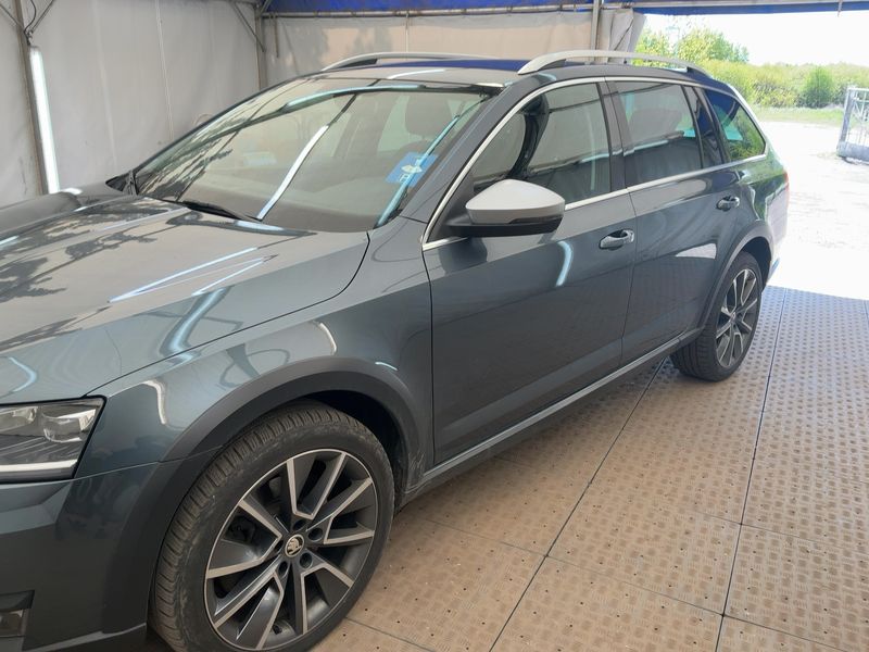 Skoda Octavia 2.0 TDI Scout 4x4 — zdjęcie 2