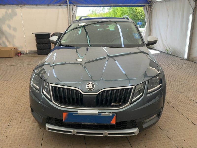 Skoda Octavia 2.0 TDI Scout 4x4 — zdjęcie 9