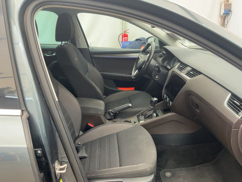 Skoda Octavia 2.0 TDI Scout 4x4 — zdjęcie 11