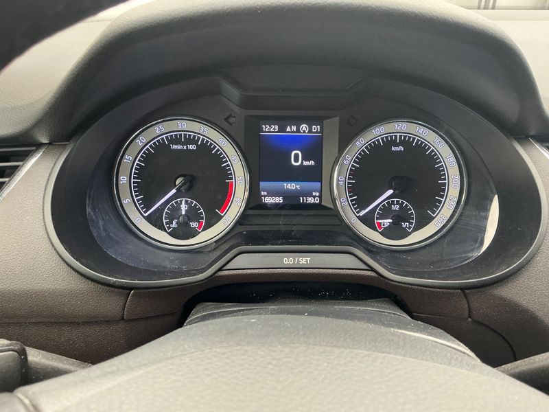 Skoda Octavia 2.0 TDI Scout 4x4 — zdjęcie 13
