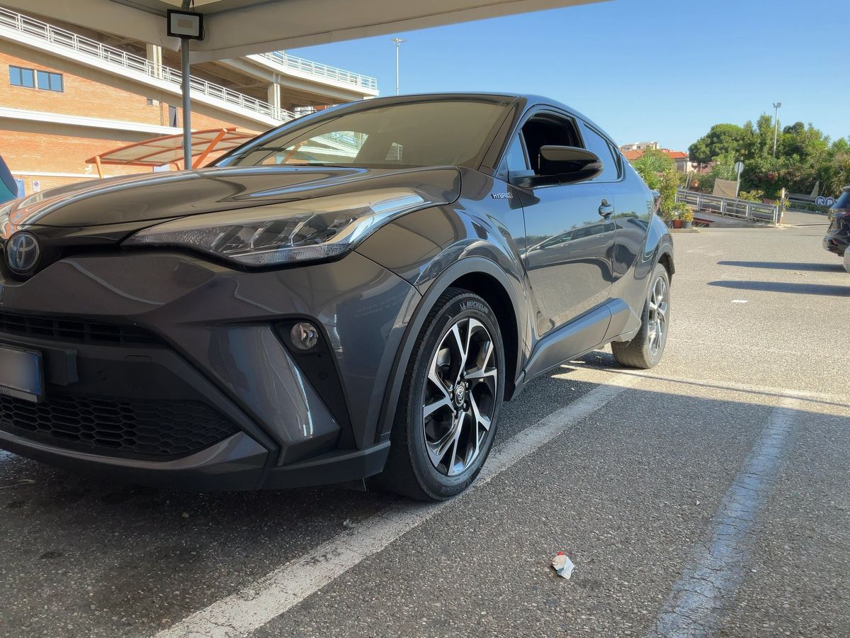 Toyota C-HR d'occasion