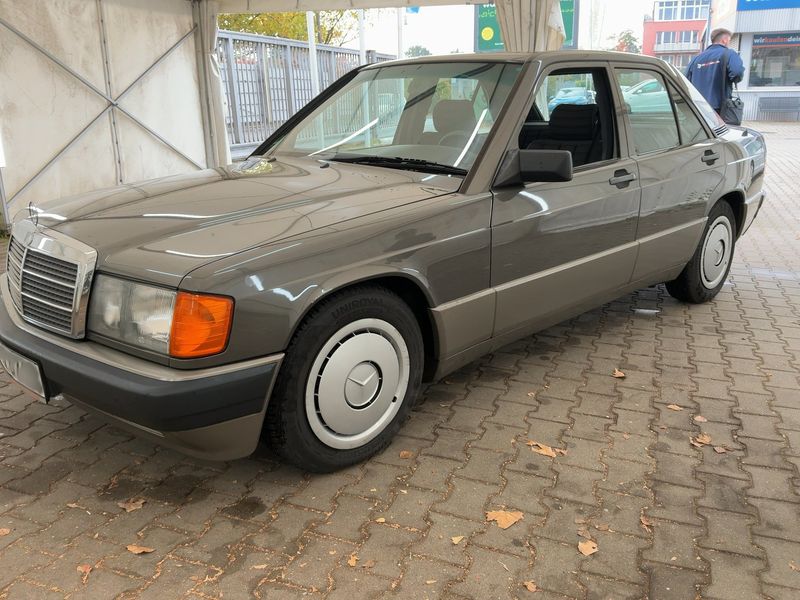 Mercedes-Benz 190/190 E