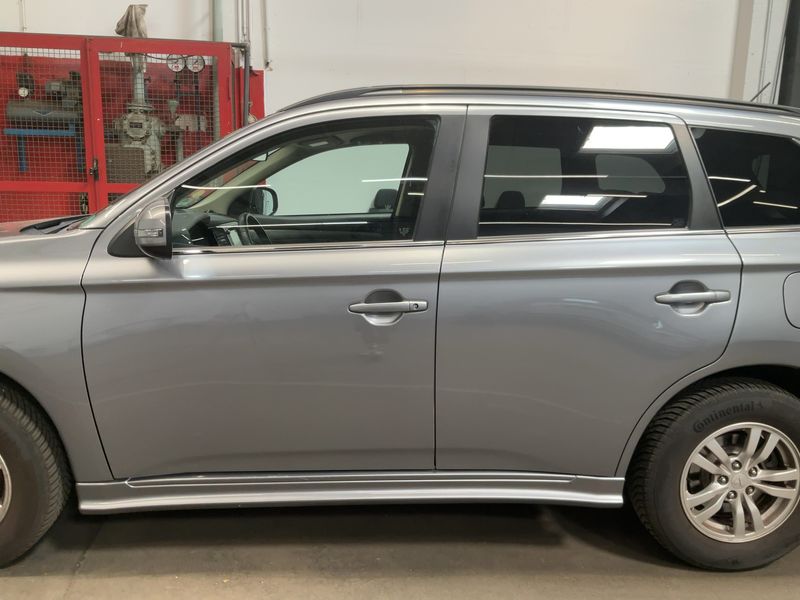 Mitsubishi Outlander 2.2 DI-D Invite ClearTec 2WD — zdjęcie 4