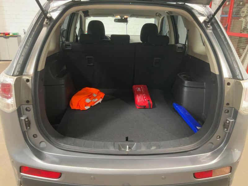 Mitsubishi Outlander 2.2 DI-D Invite ClearTec 2WD — zdjęcie 10