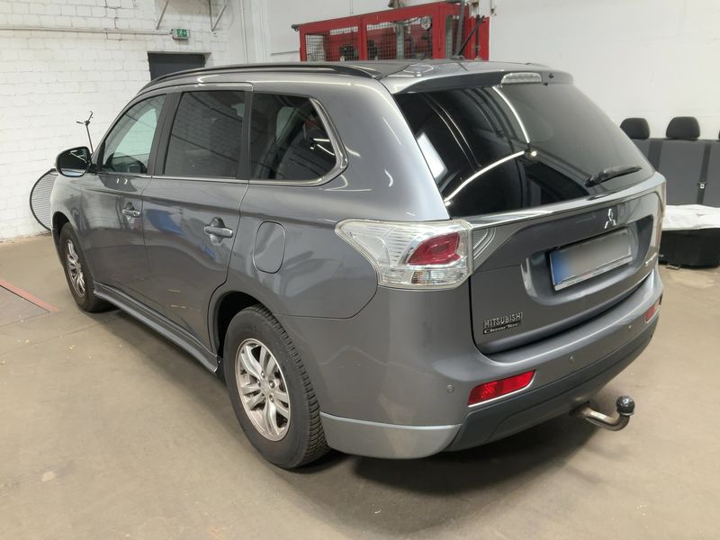 Mitsubishi Outlander 2.2 DI-D Invite ClearTec 2WD — zdjęcie 3