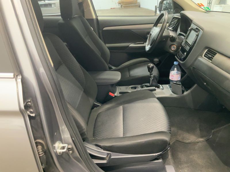 Mitsubishi Outlander 2.2 DI-D Invite ClearTec 2WD — zdjęcie 11