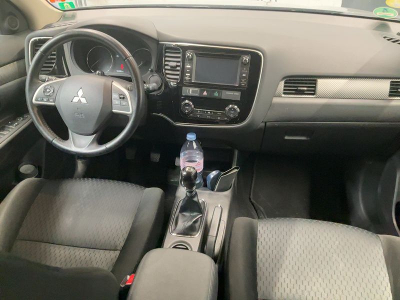 Mitsubishi Outlander 2.2 DI-D Invite ClearTec 2WD — zdjęcie 12