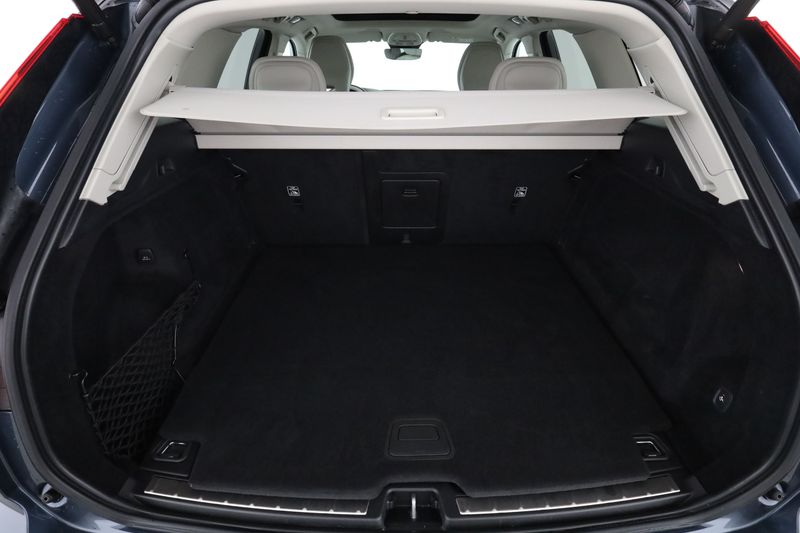 Volvo XC60 2.0 T6 Recharge Plug-in Hybrid Plus Bright AWD 2022 – снимка 15