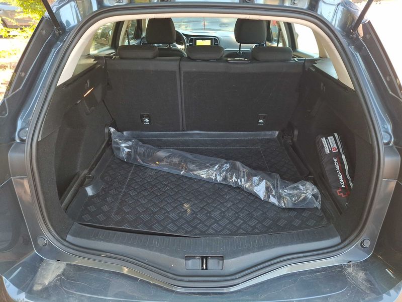 Renault Megane 1.3 TCe Equilibre — zdjęcie 9