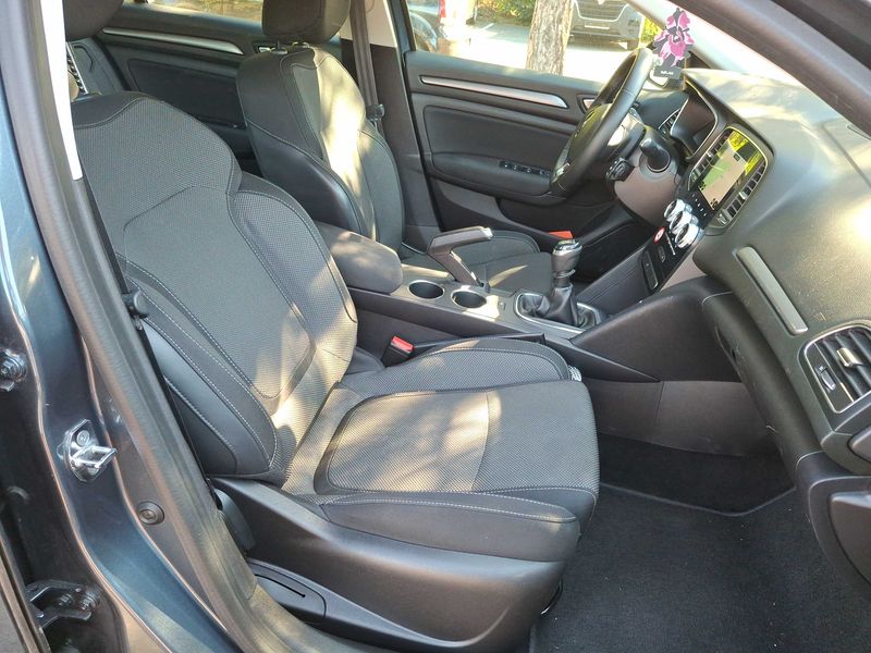 Renault Megane 1.3 TCe Equilibre — zdjęcie 10