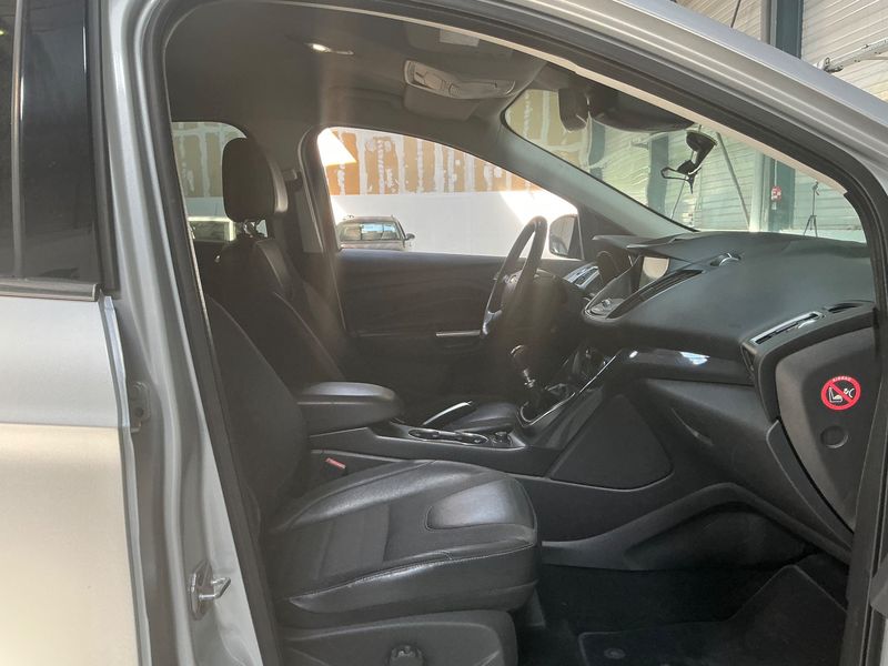 Ford Kuga 2.0 TDCi Titanium — zdjęcie 11
