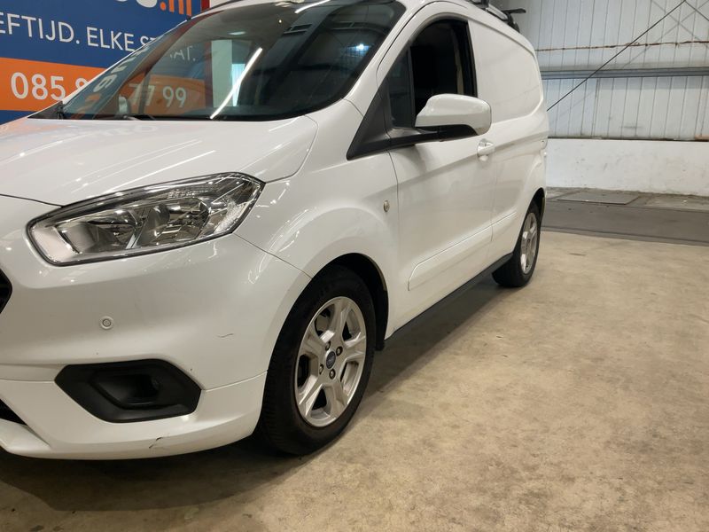 Ford Transit Courier 1.0 EcoBoost Limited — zdjęcie 2