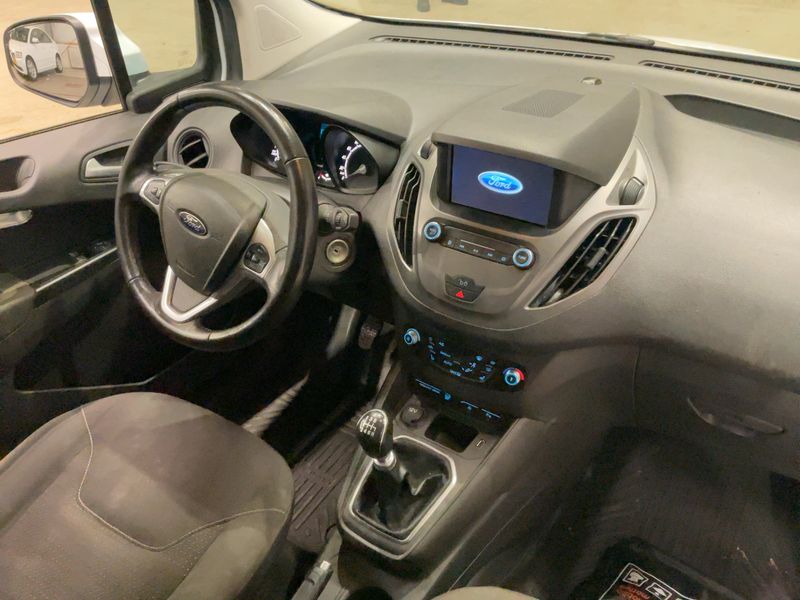 Ford Transit Courier 1.0 EcoBoost Limited — zdjęcie 12