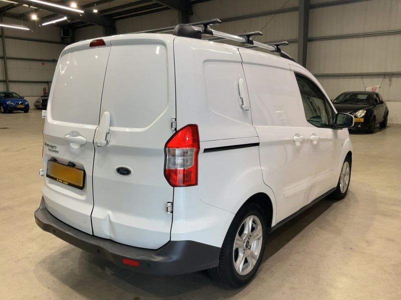 Ford Transit Courier 1.0 EcoBoost Limited — zdjęcie 6
