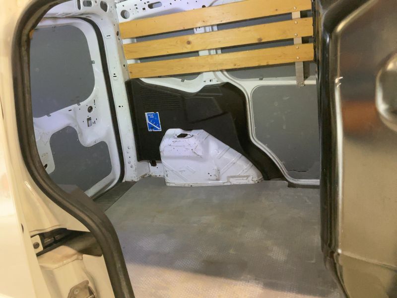 Ford Transit Courier 1.0 EcoBoost Limited — zdjęcie 14