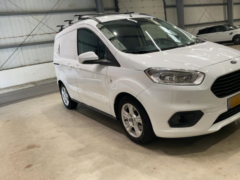 Ford Transit Courier 1.0 EcoBoost Limited — zdjęcie 8