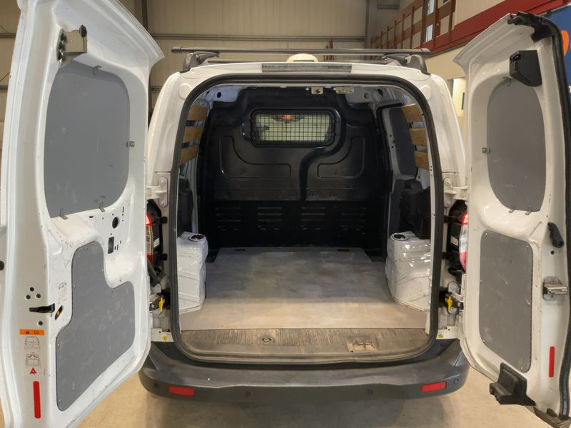 Ford Transit Courier 1.0 EcoBoost Limited — zdjęcie 10