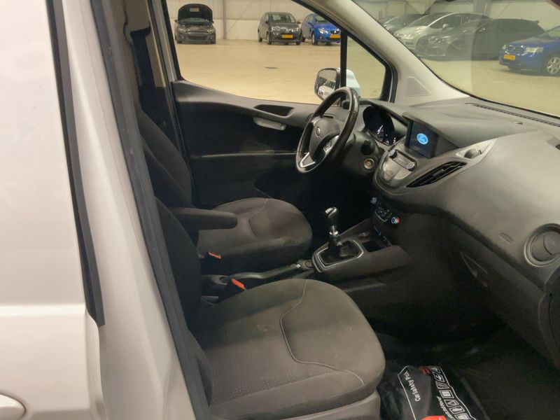 Ford Transit Courier 1.0 EcoBoost Limited — zdjęcie 11