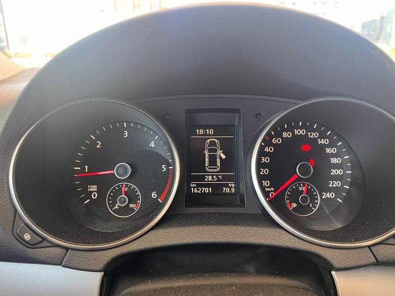 Volkswagen Golf VI 1.6 TDI Sport — zdjęcie 13