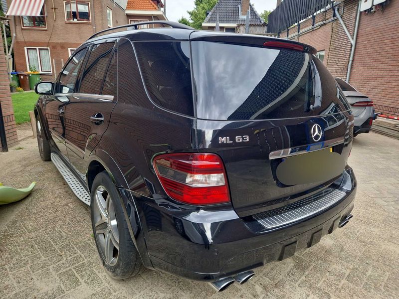Mercedes-Benz M-Klasse ML 63 AMG — zdjęcie 3
