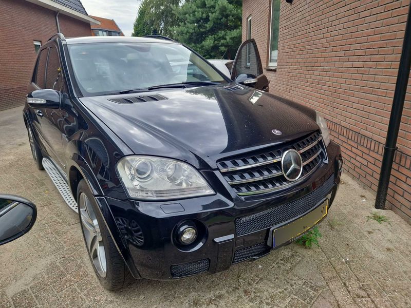 Mercedes-Benz M-Klasse ML 63 AMG — zdjęcie 6