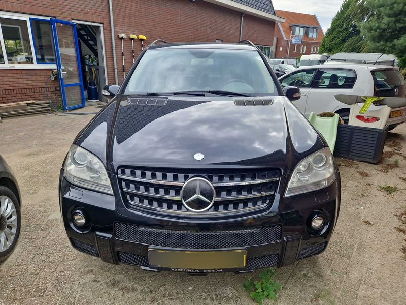 Mercedes-Benz M-Klasse ML 63 AMG — zdjęcie 7