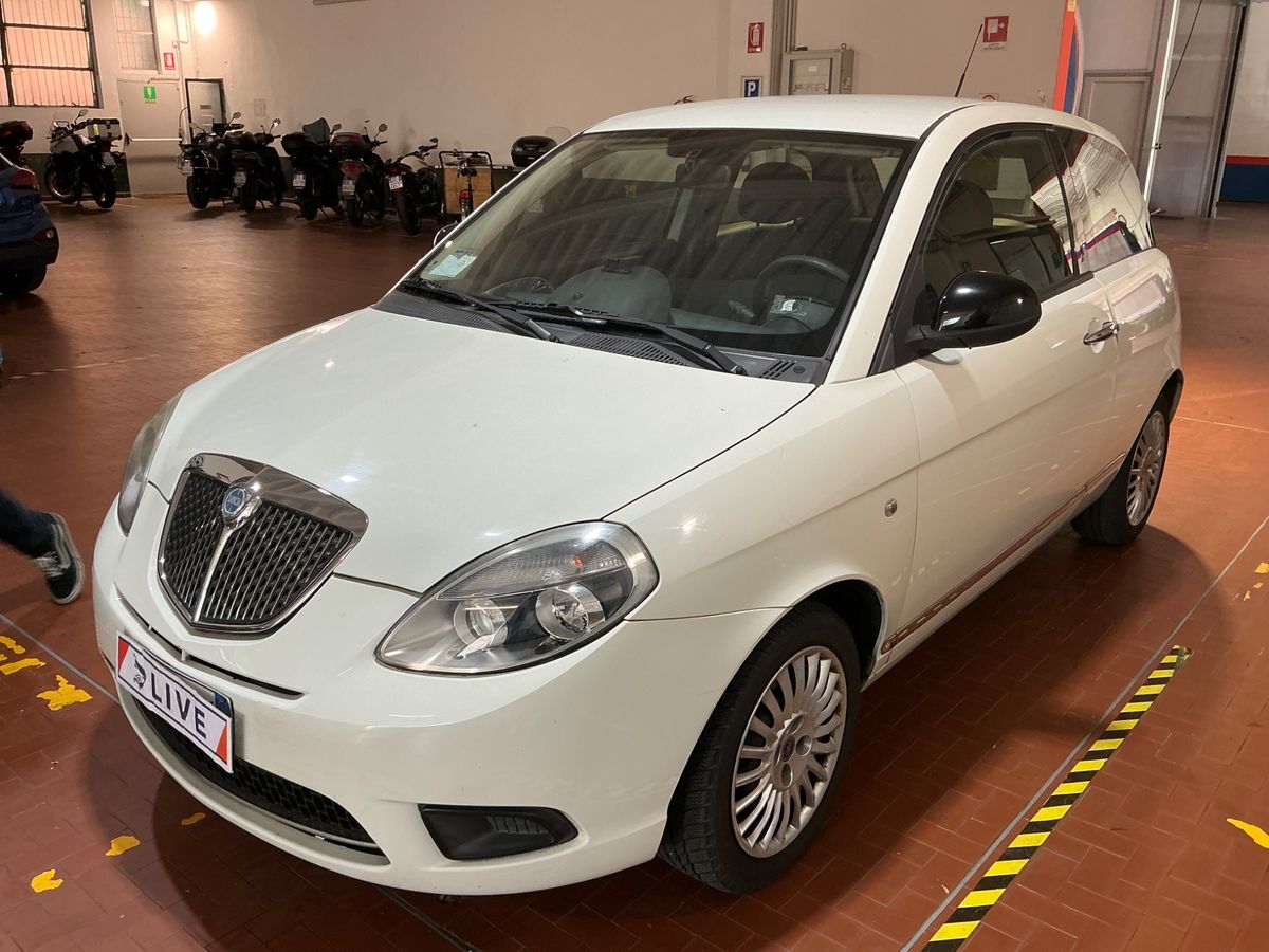 Lancia Ypsilon 2011