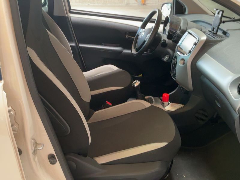 Toyota Aygo 1.0 X-Play — zdjęcie 11
