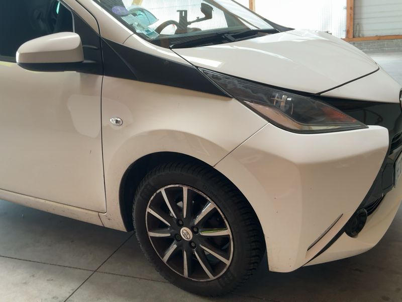 Toyota Aygo 1.0 X-Play — zdjęcie 8