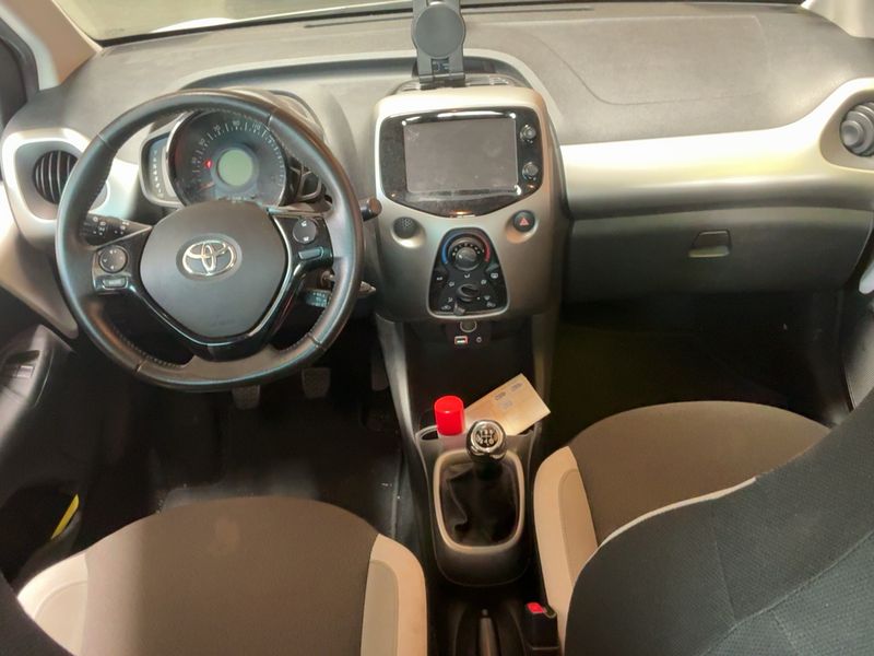 Toyota Aygo 1.0 X-Play — zdjęcie 12