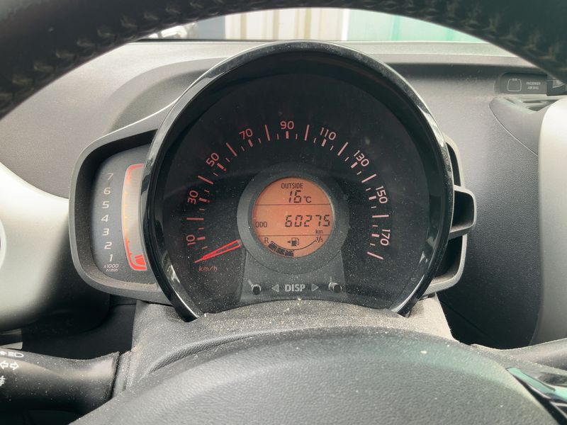 Toyota Aygo 1.0 X-Play — zdjęcie 13