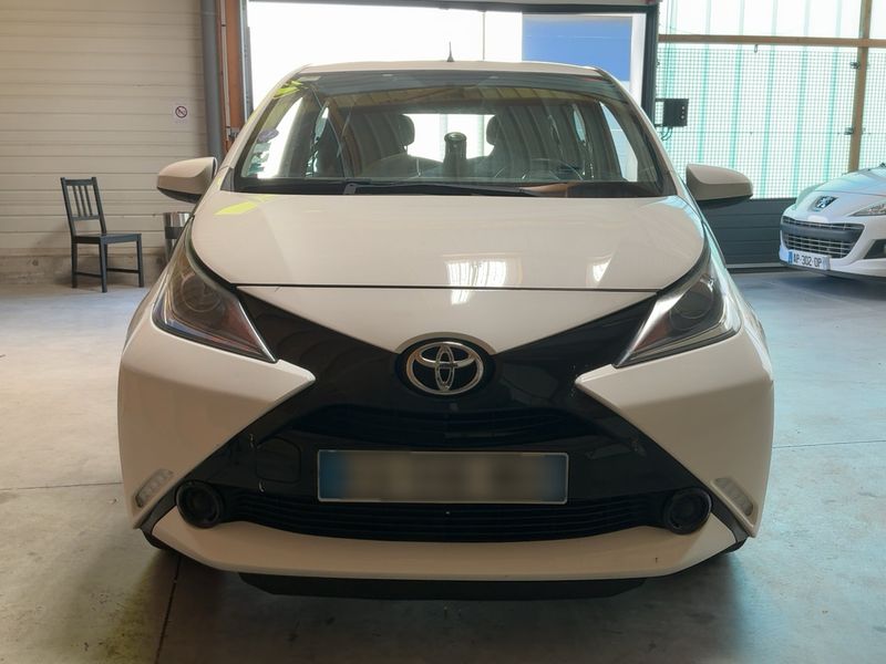 Toyota Aygo 1.0 X-Play — zdjęcie 9